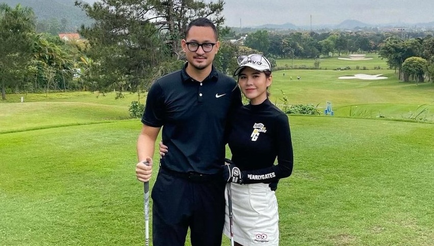 Thời trang sân golf tinh tế của vợ chồng MC Thu Hoài