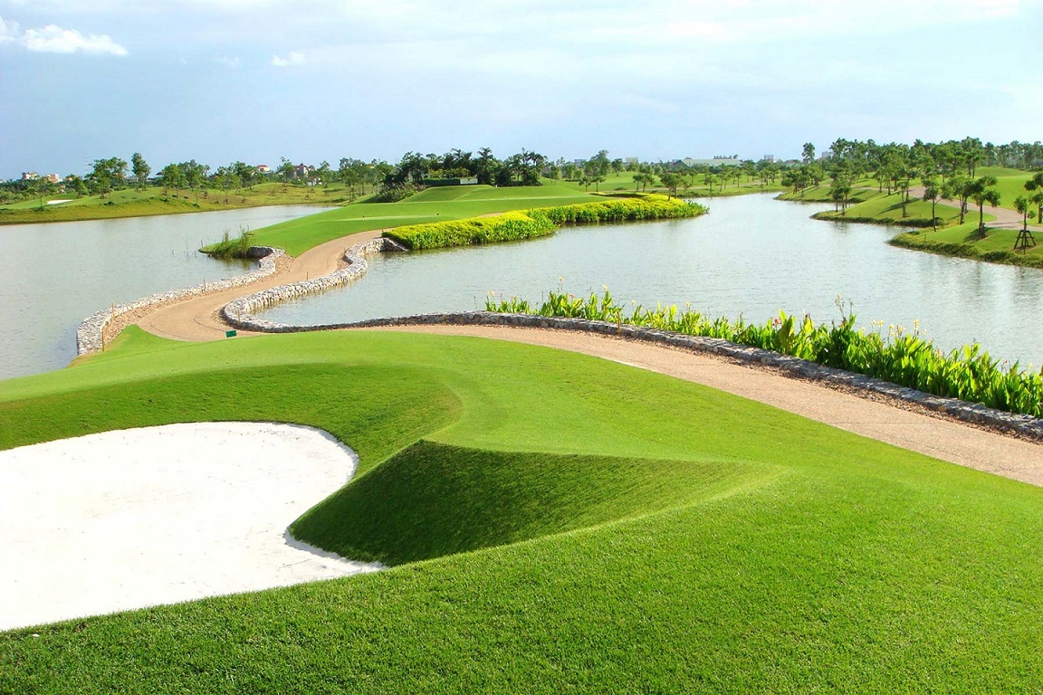 Sân golf Vân Trì 