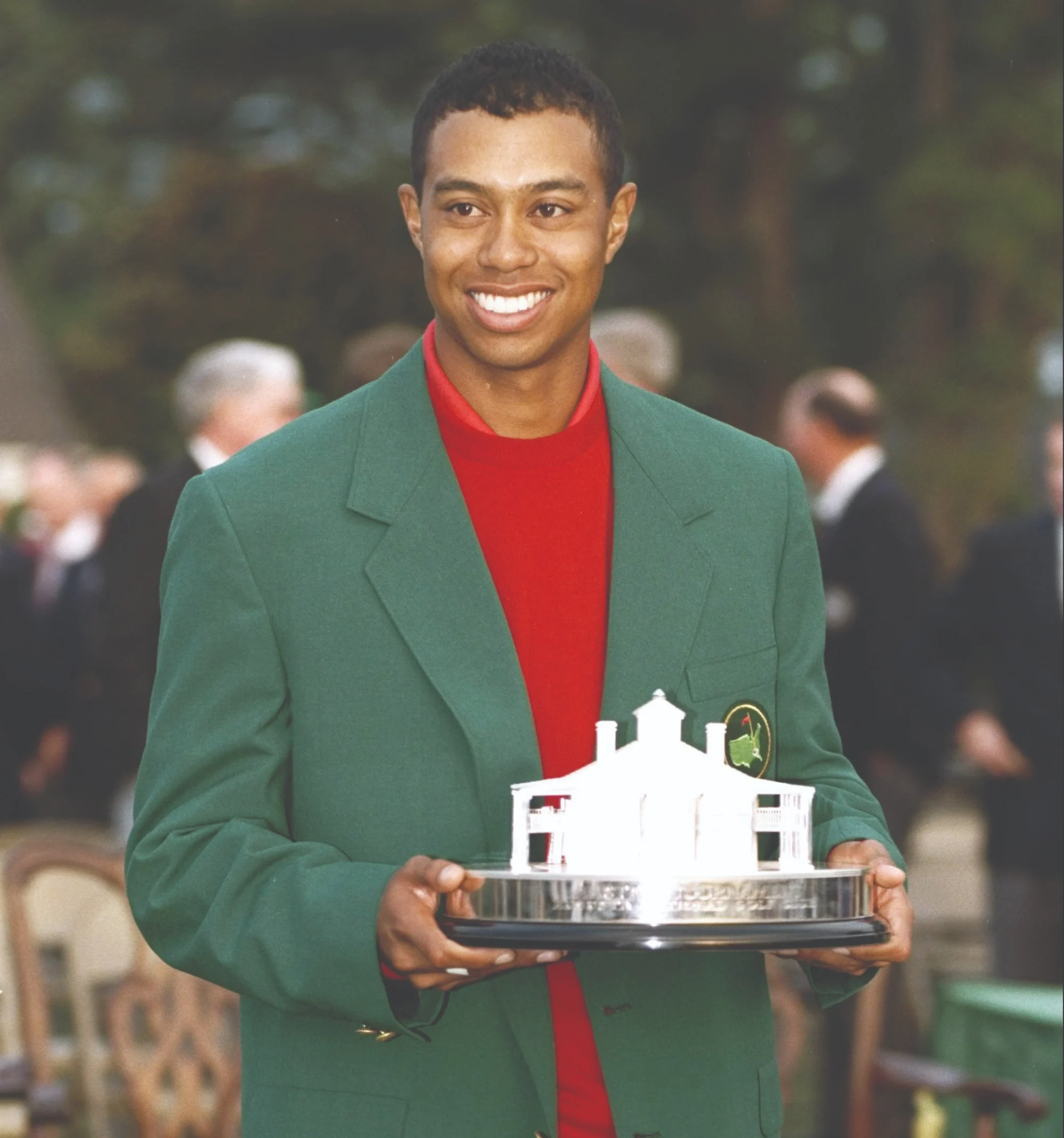 Tiger-Woods-with-Masters-trophy.webp (191 KB)