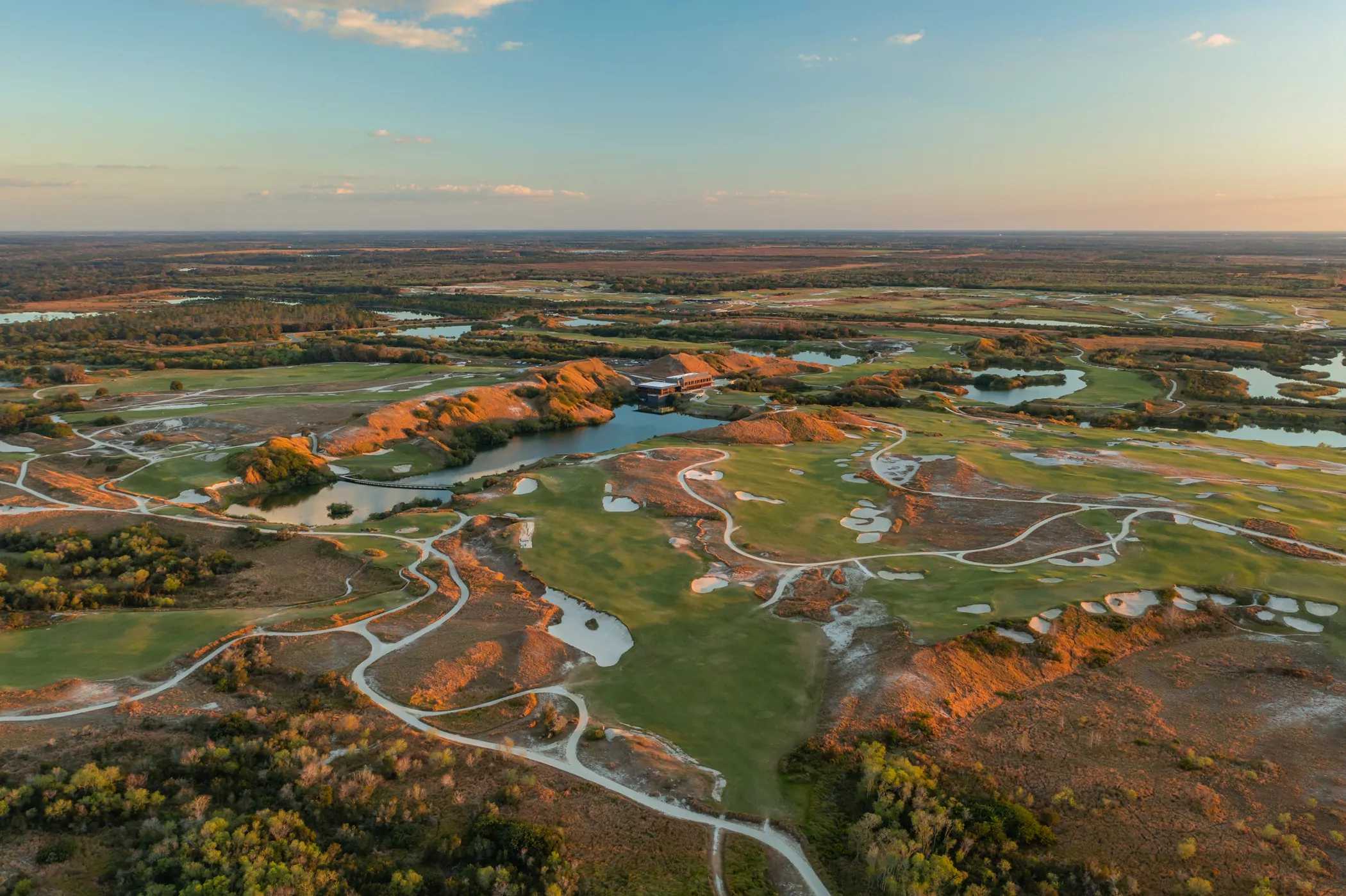 Streamsong-Blue-Marsh-24-2100x1399-290d3933-c8fd-4bcc-89c5-f482574267be-1.webp (334 KB)