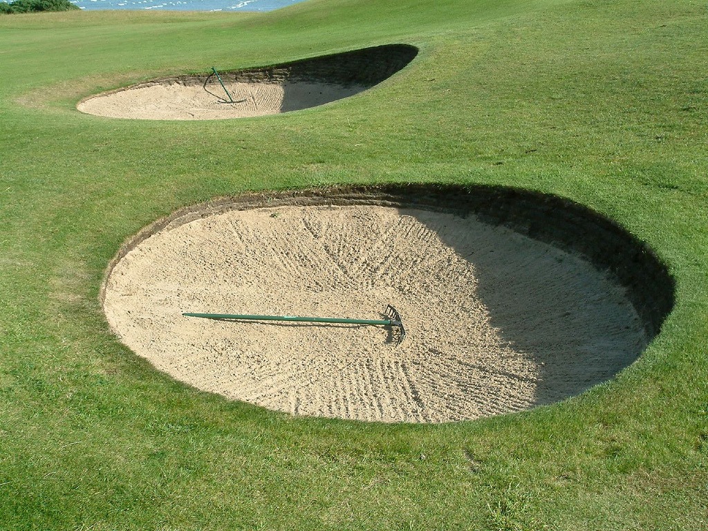 Golf_Bunkers.jpg (410 KB)