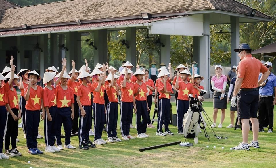 Nỗ lực thắp sáng tương lai nền golf trẻ Việt Nam 