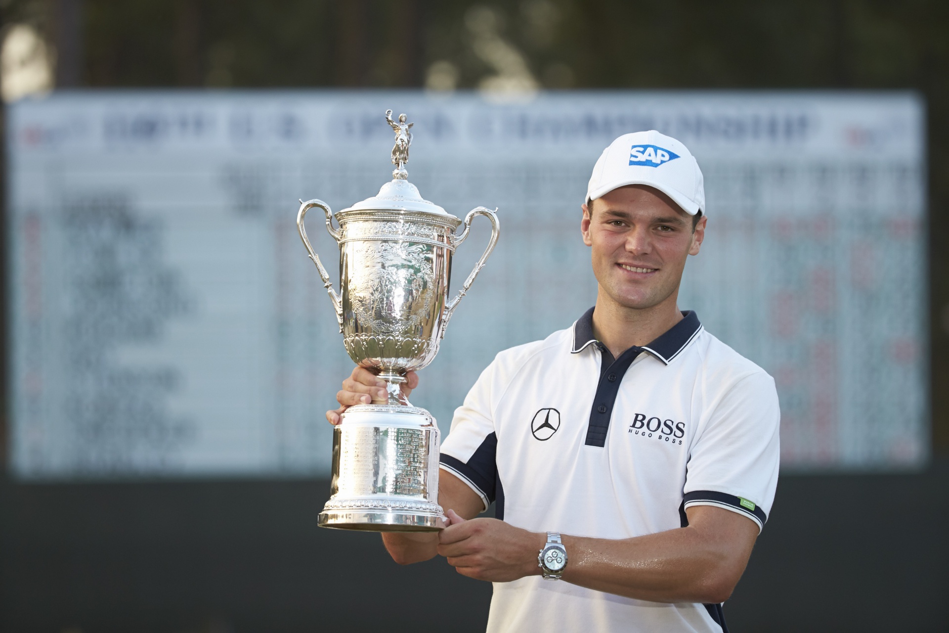 ©Getty_Images_Al_Tielemans_ROLEX_TESTIMONEE_MARTIN_KAYMER_WITH_THE_TROPHY_AFTER_WINNING_THE_2014_U.S._OPEN.jpg (416 KB)