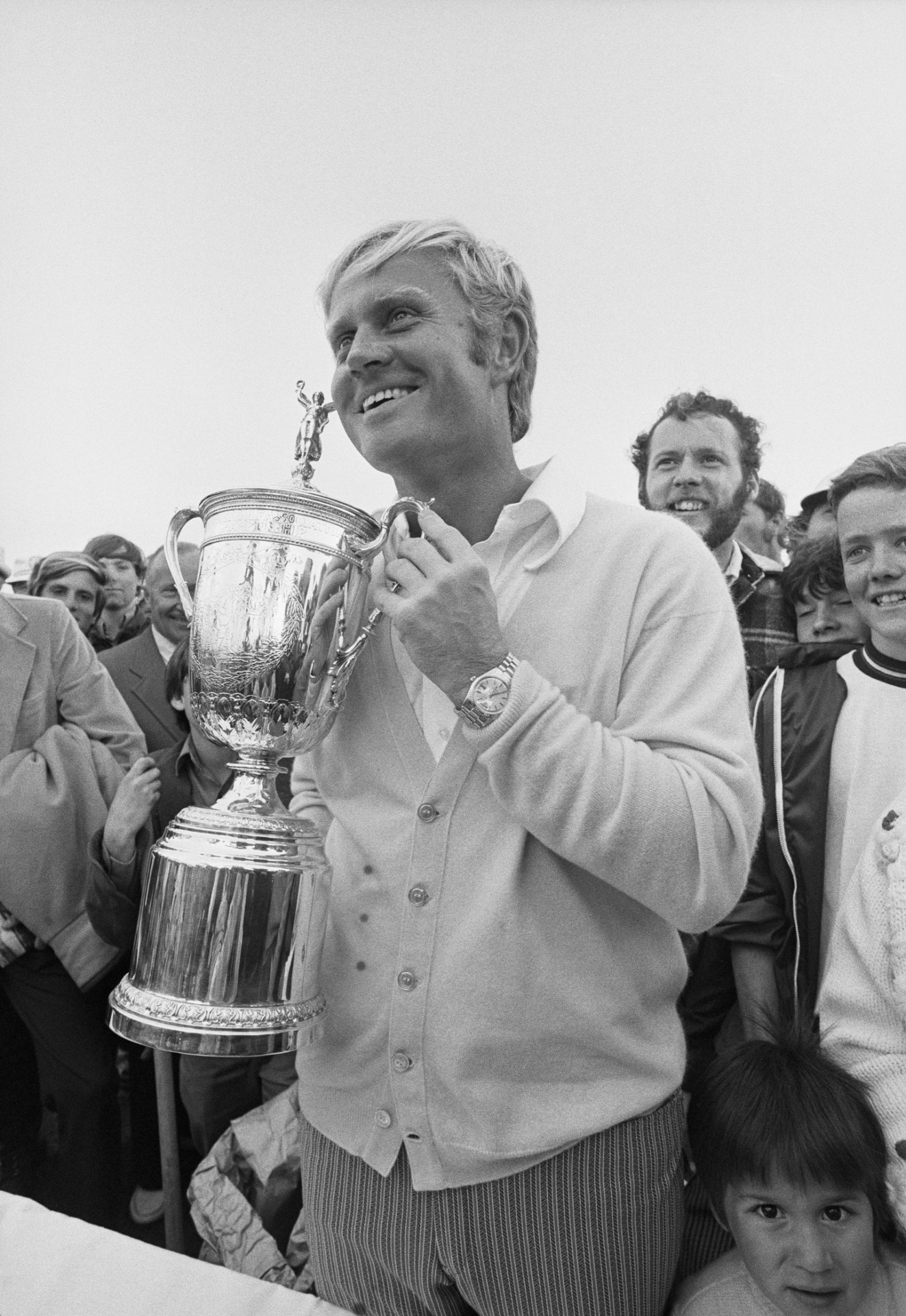 ©Getty_Images_Bettmann_ROLEX_TESTIMONEE_AND_FOUR_TIME_U.S._OPEN_CHAMPION_JACK_NICKLAUS_WITH_THE_TROPHY_AFTER_WINNING_IN_1972.jpg (869 KB)