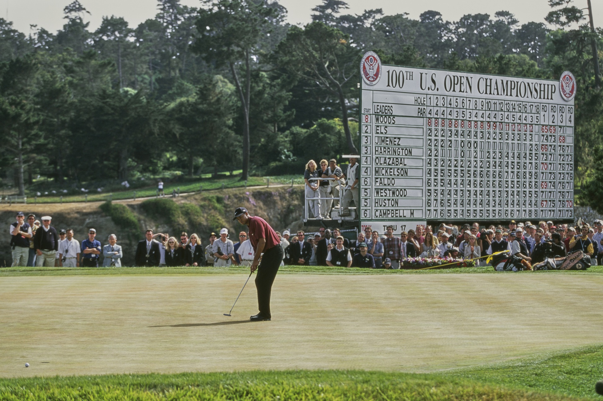 ©Getty_Images_David_Cannon_ROLEX_TESTIMONEE_TIGER_WOODS_HITS_THE_WINNING_PUTT_AT_THE_2000_U.S._OPEN_AT_PEBBLE_BEACH.jpg (829 KB)