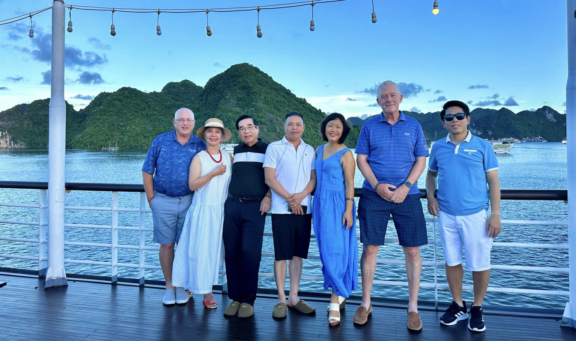 [KHẢO SÁT MIỀN BẮC]: Du thuyền Paradise Elegance - Kỳ quan nghỉ dưỡng trên biển