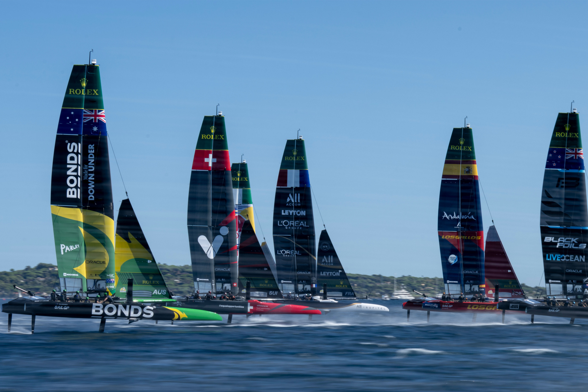 Copy_of_THE_F50_CATAMARANS_REACH_SPEEDS_OF_OVER_100_KM_H_IN_THE_ROLEX_SAILGP_CHAMPIONSHIP.jpg (589 KB)