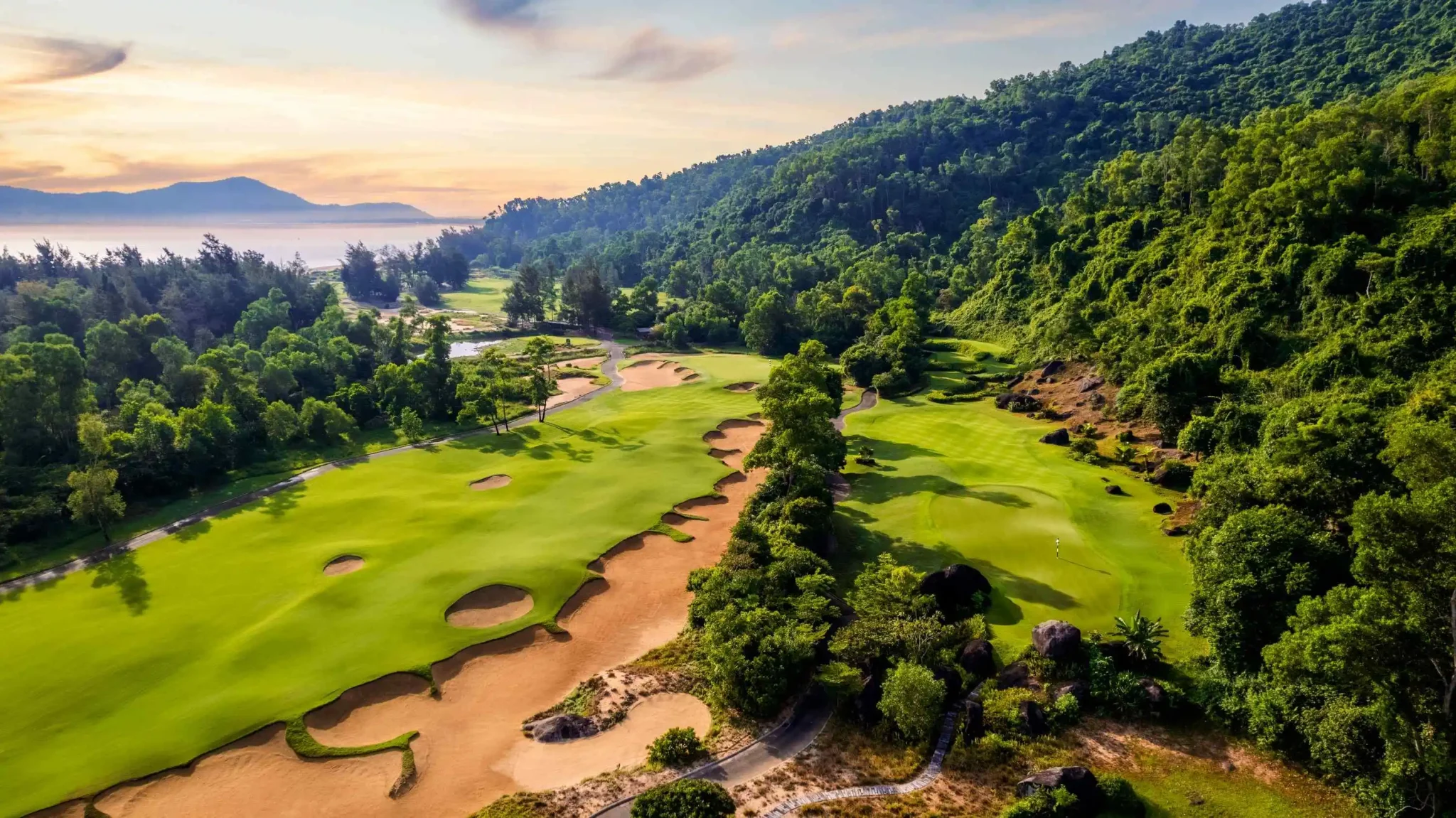 Laguna-Golf-Lang-Co-Faldo-Signature-Design-3-2048x1151.webp (438 KB)