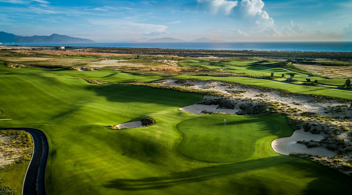 the-18-hole-links-course.jpg (174 KB)