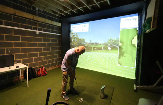 Golf-simulator-set-up-in-a-garage.webp (21 KB)