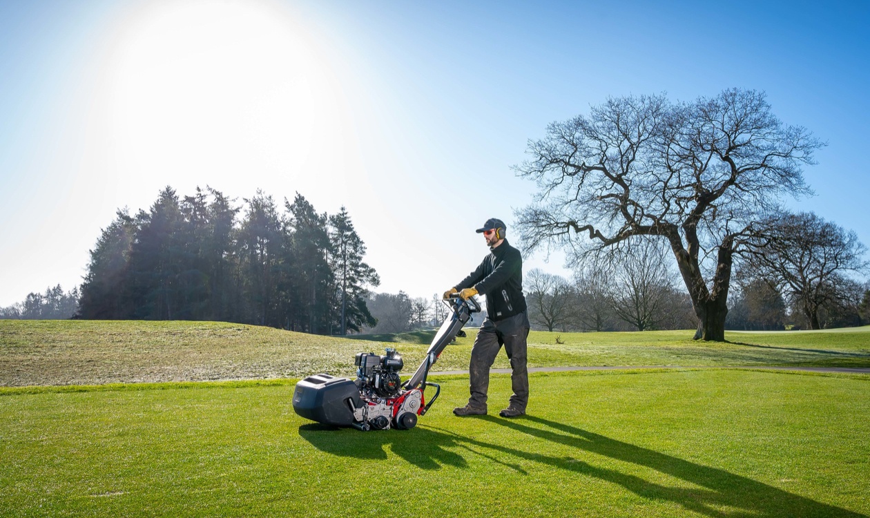 Greensmaster-1026.jpg (374 KB)