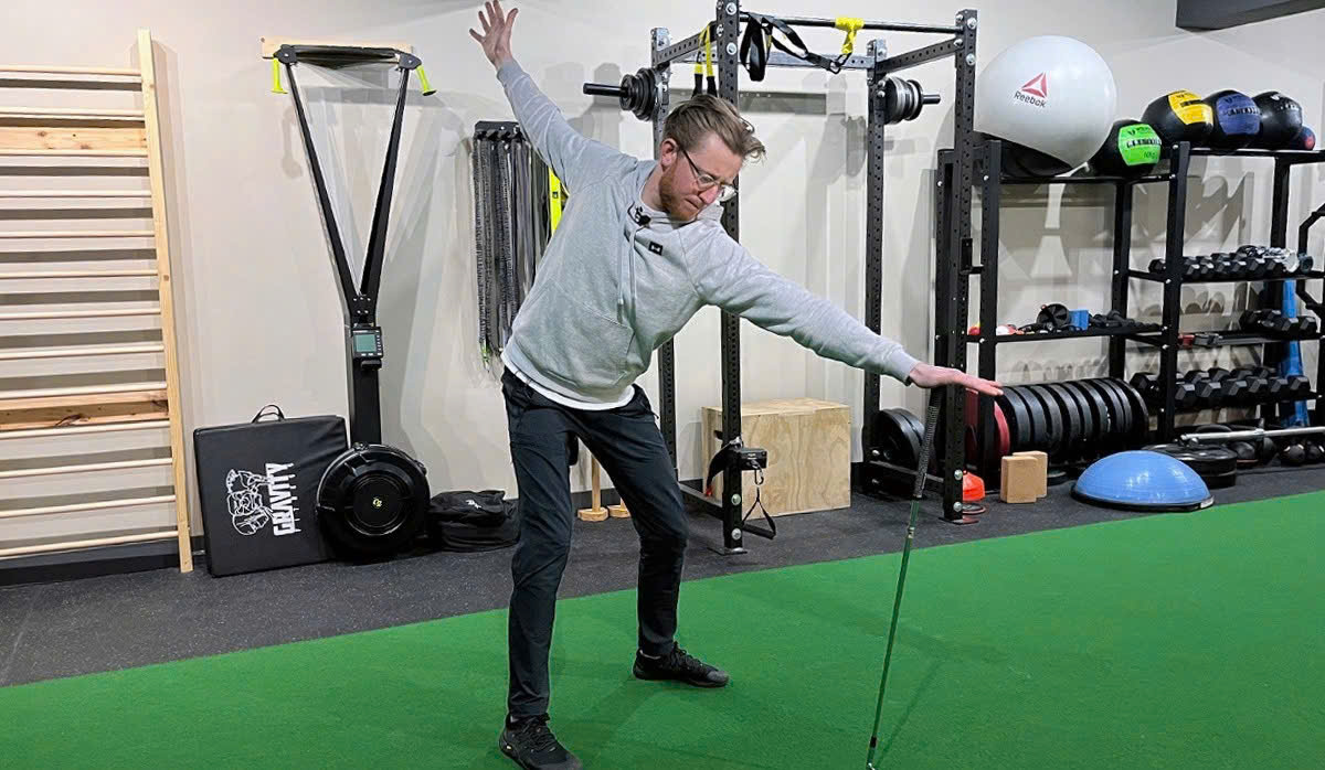 Bài tập khởi động 5 phút trước mỗi vòng golf 