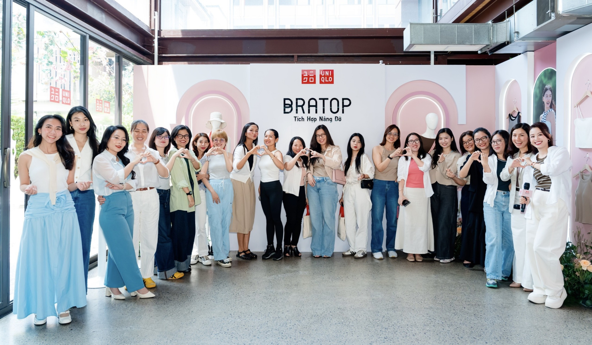 UNIQLO Bra Top: 20 năm cải tiến để trở thành biểu tượng mới cho trang phục thiết yếu của phụ nữ