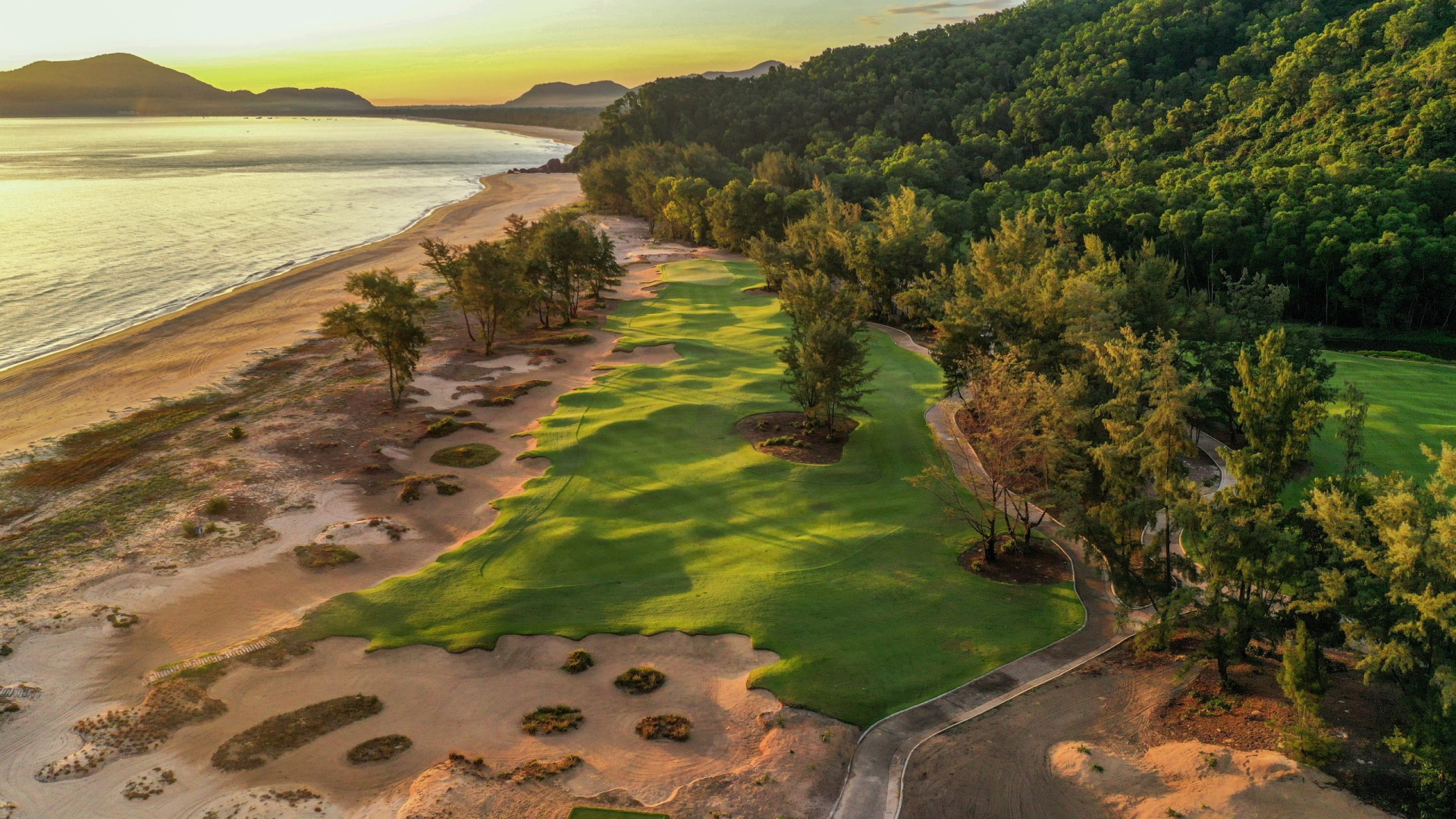 LagunaLang_09AerialFWSunrise-sca.jpg (990 KB)