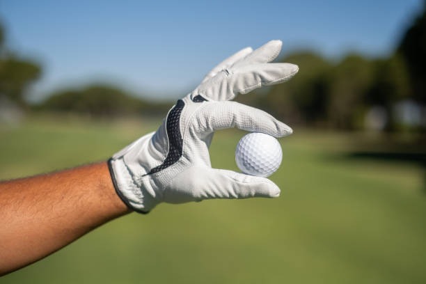 holding-a-golf-ball.jpg (26 KB)