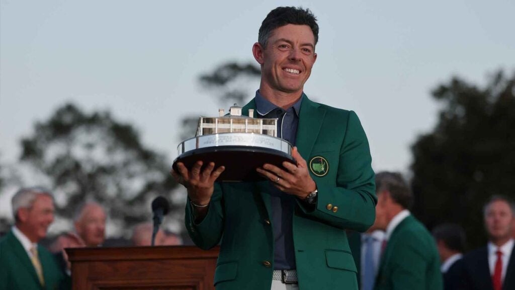 rory-mcilroy-masters-trophy-1024.jpg (57 KB)