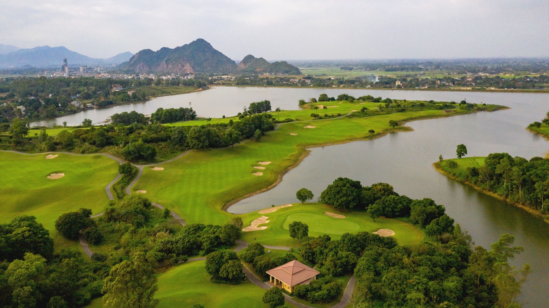 sky-lake-resort-golf-club-17.jpg (641 KB)