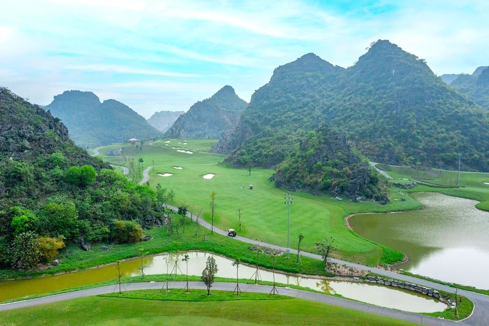 01_Legend_Valley_Hotel.JPG (232 KB)