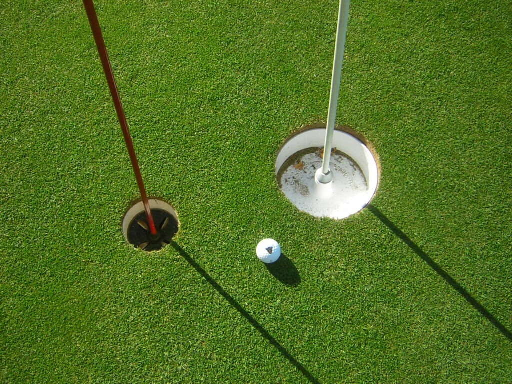 Có thể bạn chưa biết: Thử nghiệm táo bạo về hố golf siêu lớn 15 inch 
