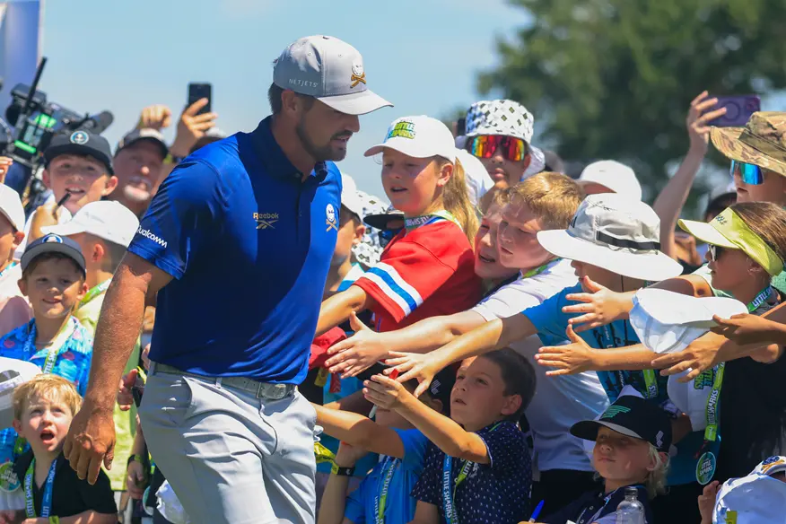 bryson-dechambeau-fans.webp (62 KB)