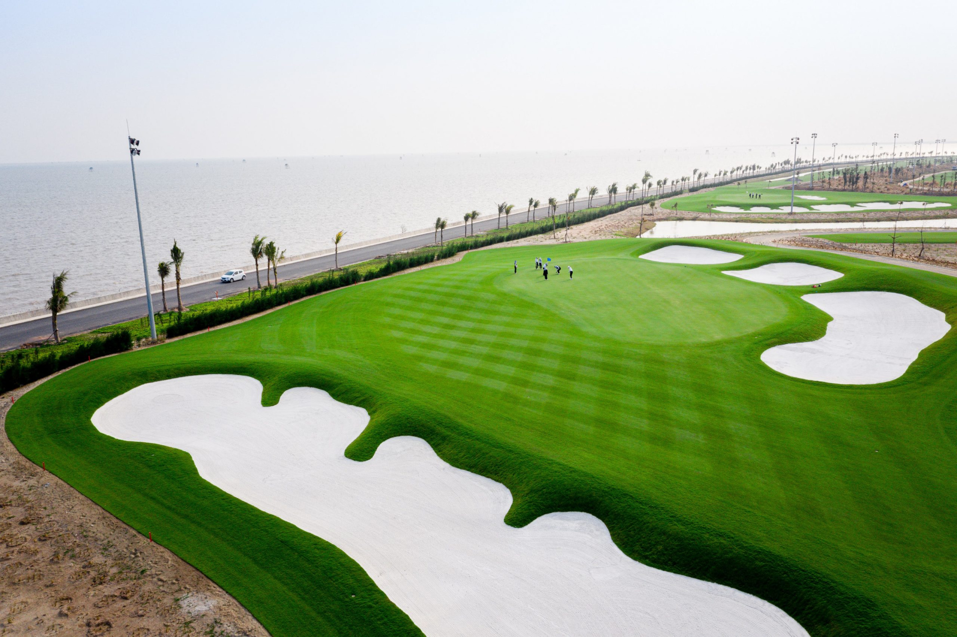 Dragon_Golf_Links.jpg (814 KB)