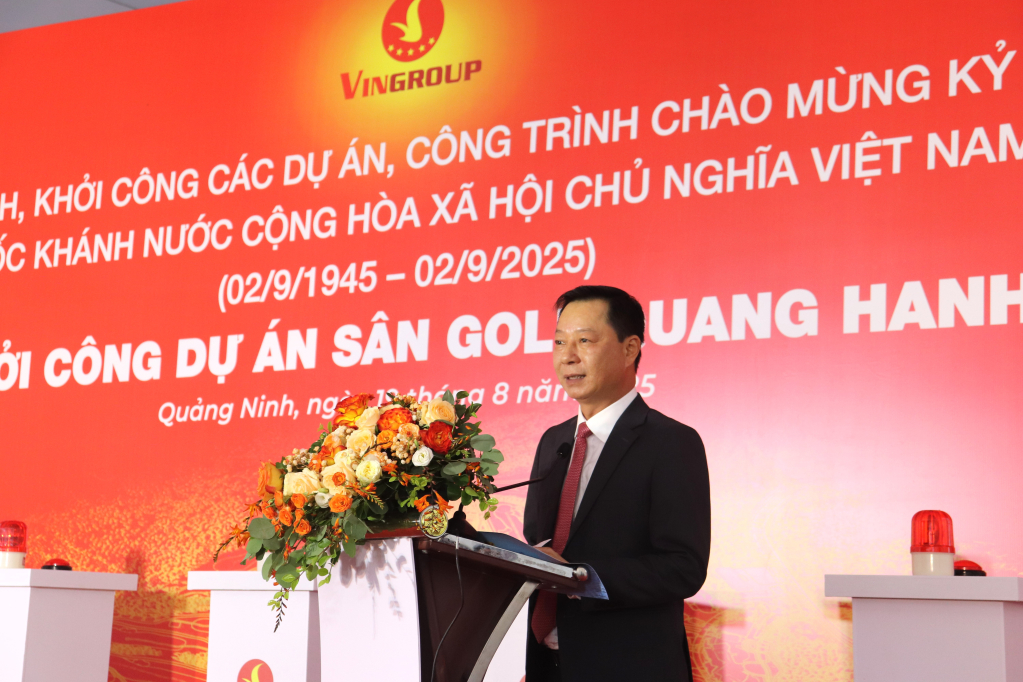 2396829_pho_chu_tich_ubnd_tinh_le_van_anh_phat_bieu_tai_le_khoi_cong_du_an_san_golf_quang_hanh_09103819.jpg (814 KB)