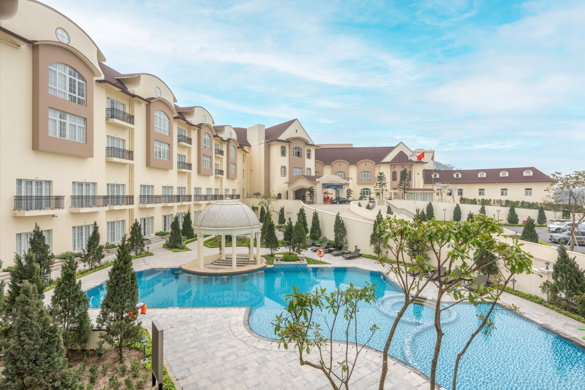 04_Legend_Valley_Hotel.jpg (983 KB)