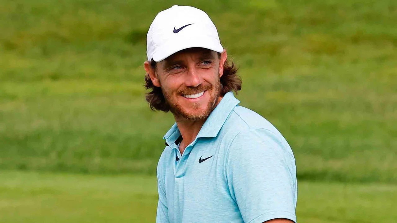 Vua về nhì" Tommy Fleetwood dẫn đầu FedEx St. Jude Championship sau 36 hố