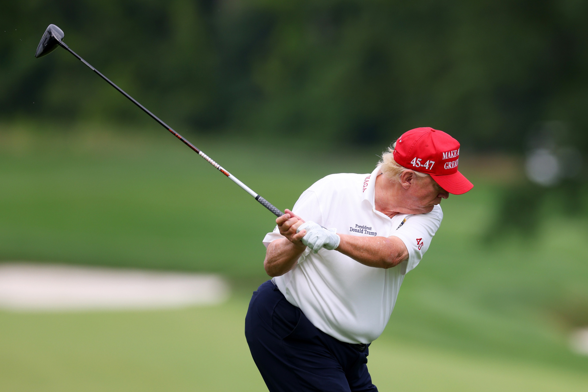 2608332-donald-trump-golfing.jpg (452 KB)