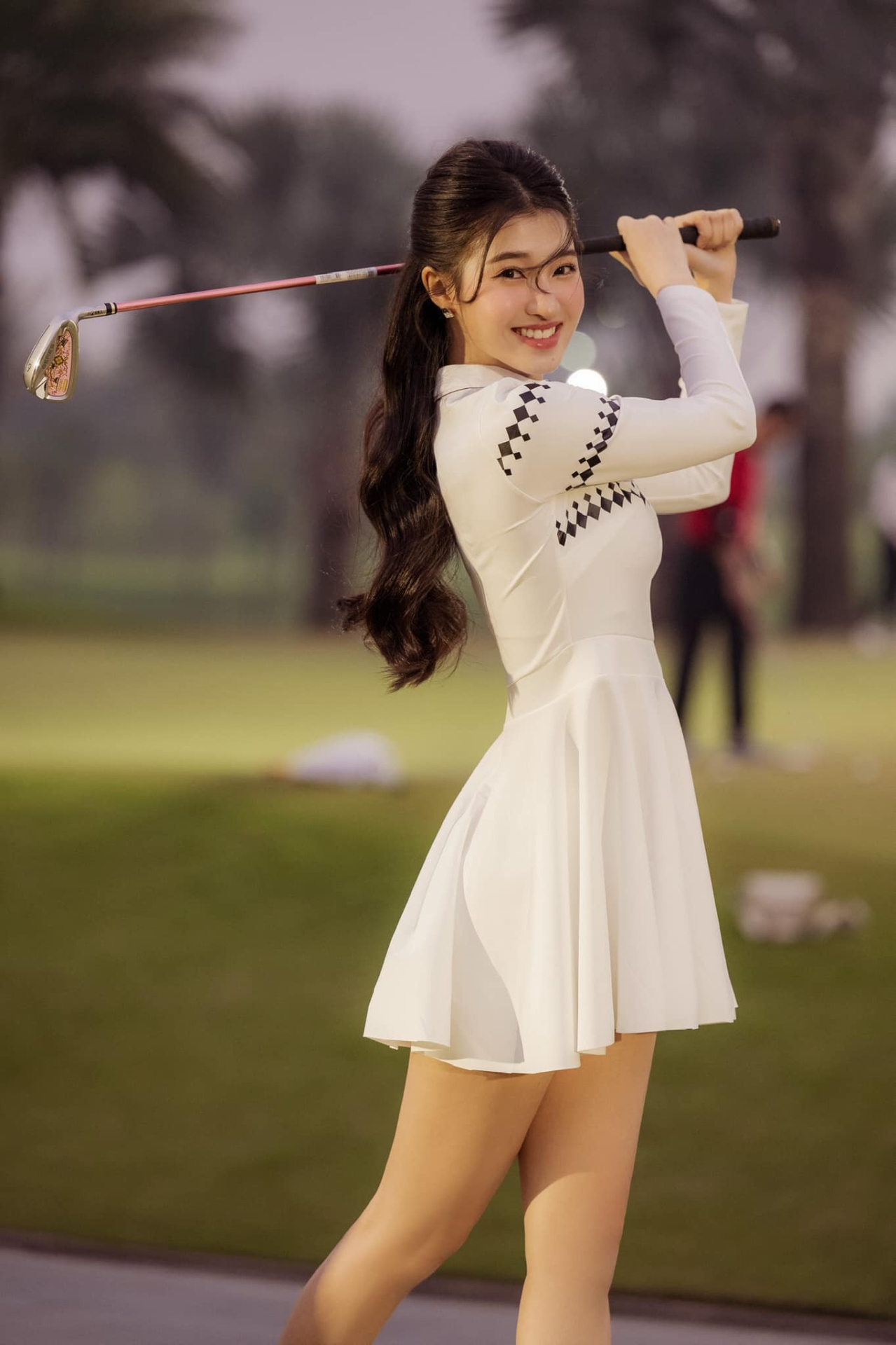 phuong-nhi-san-golf-3-1678241654-0917543-1770168609149559619459-1770172527696-17701725279021514157333.jpg (395 KB)