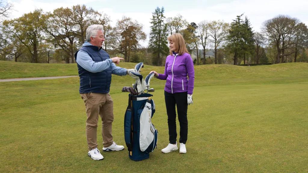 Phát hiện thừa gậy tại hố 9, golfer có bị truất quyền thi đấu?