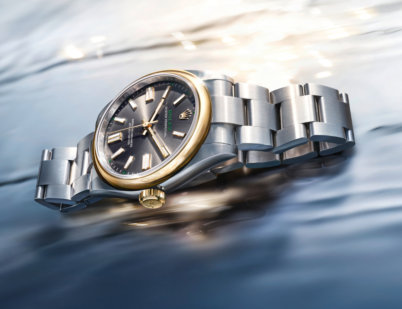 Oyster_Perpetual_41__Oystersteel_and_yellow_gold.jpg (1012 KB)