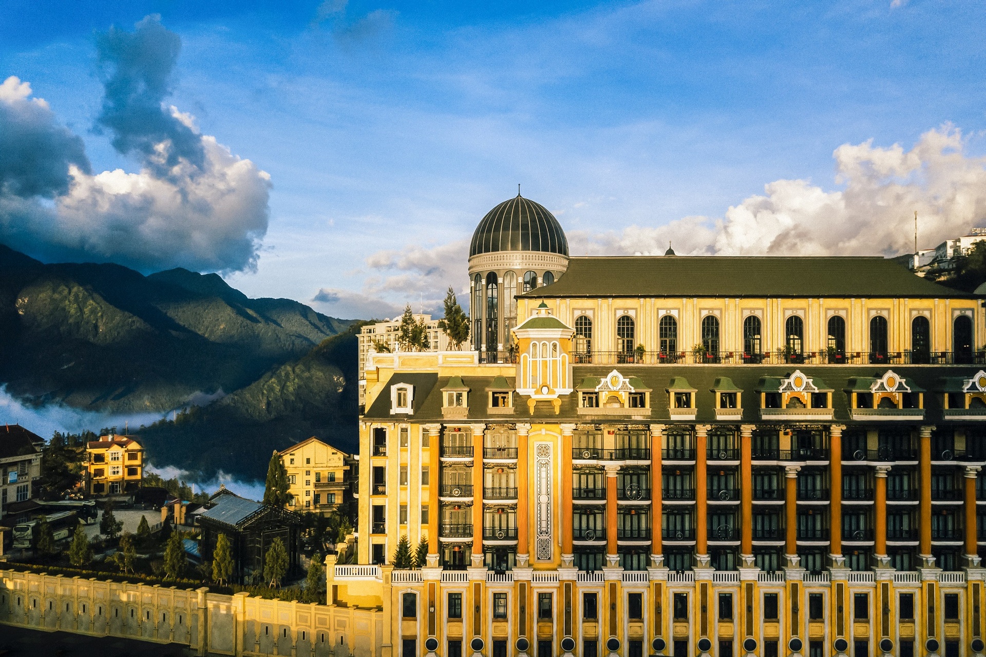 Hotel_de_la_Coupole.jpg (1.02 MB)