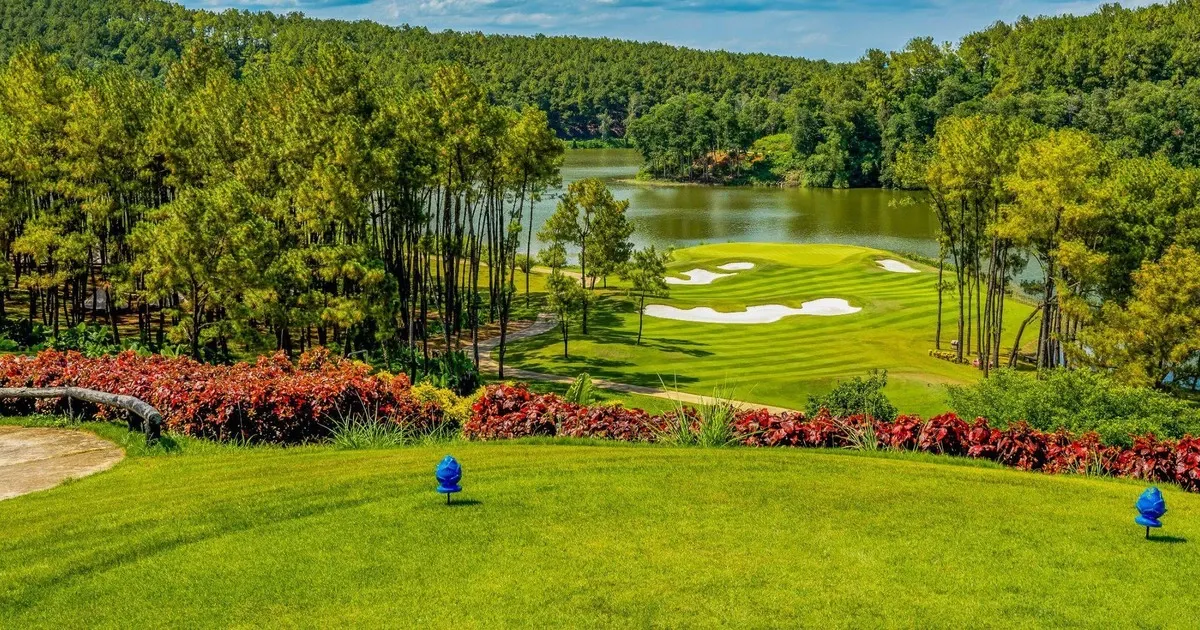 trang-an-golf-resort-1-1704012526749260892813-286-0-1333-2000-crop-17040127451772036671364.webp (258 KB)