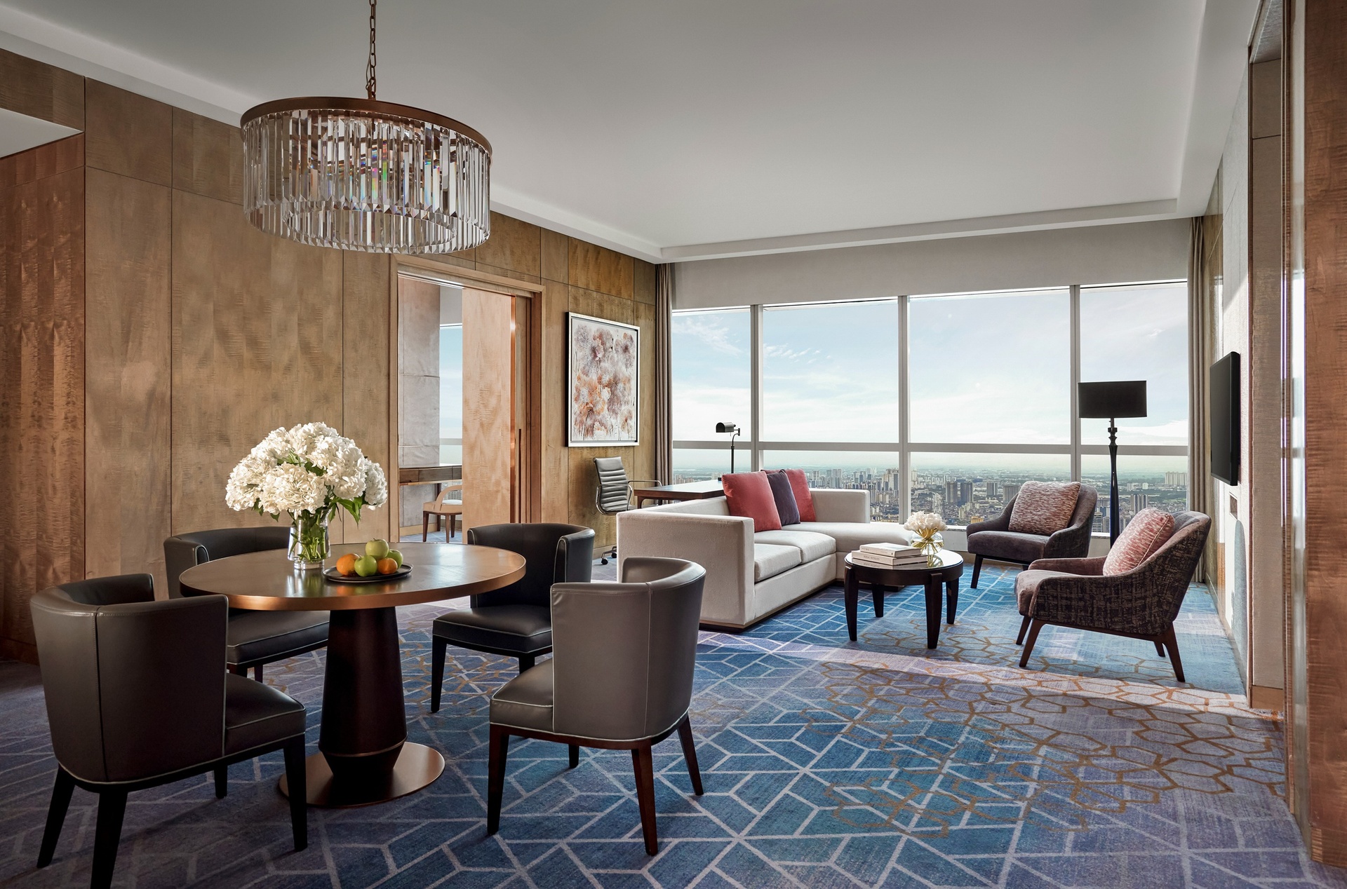 Ambassador-Suite_Living-Room.jpg (751 KB)