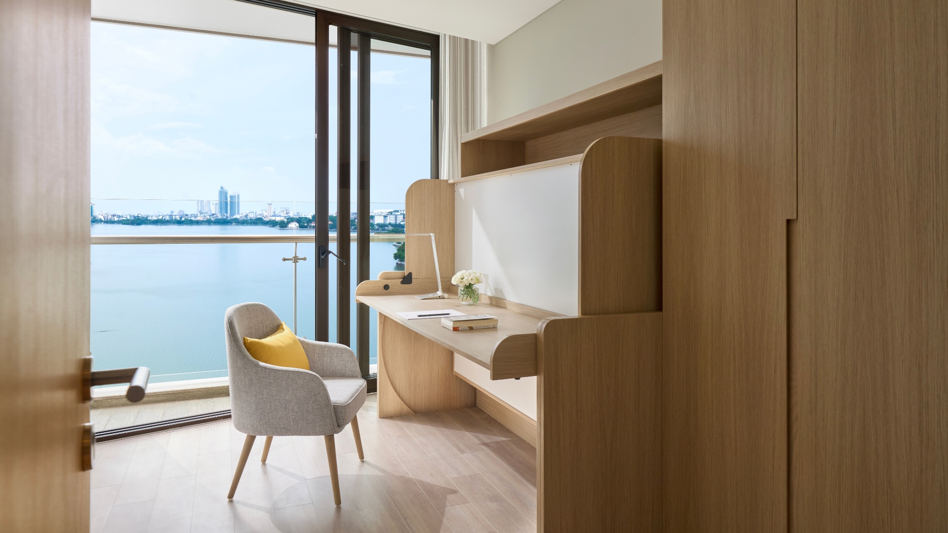 PRSHAN_OneBedroomPremierwithStudy_Room_Feature_Image.jpg (401 KB)