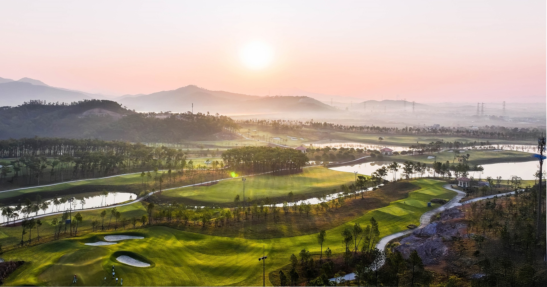 Silk_Path_Dong_Trieu_Golf__amp;_Country_Club.jpg (655 KB)