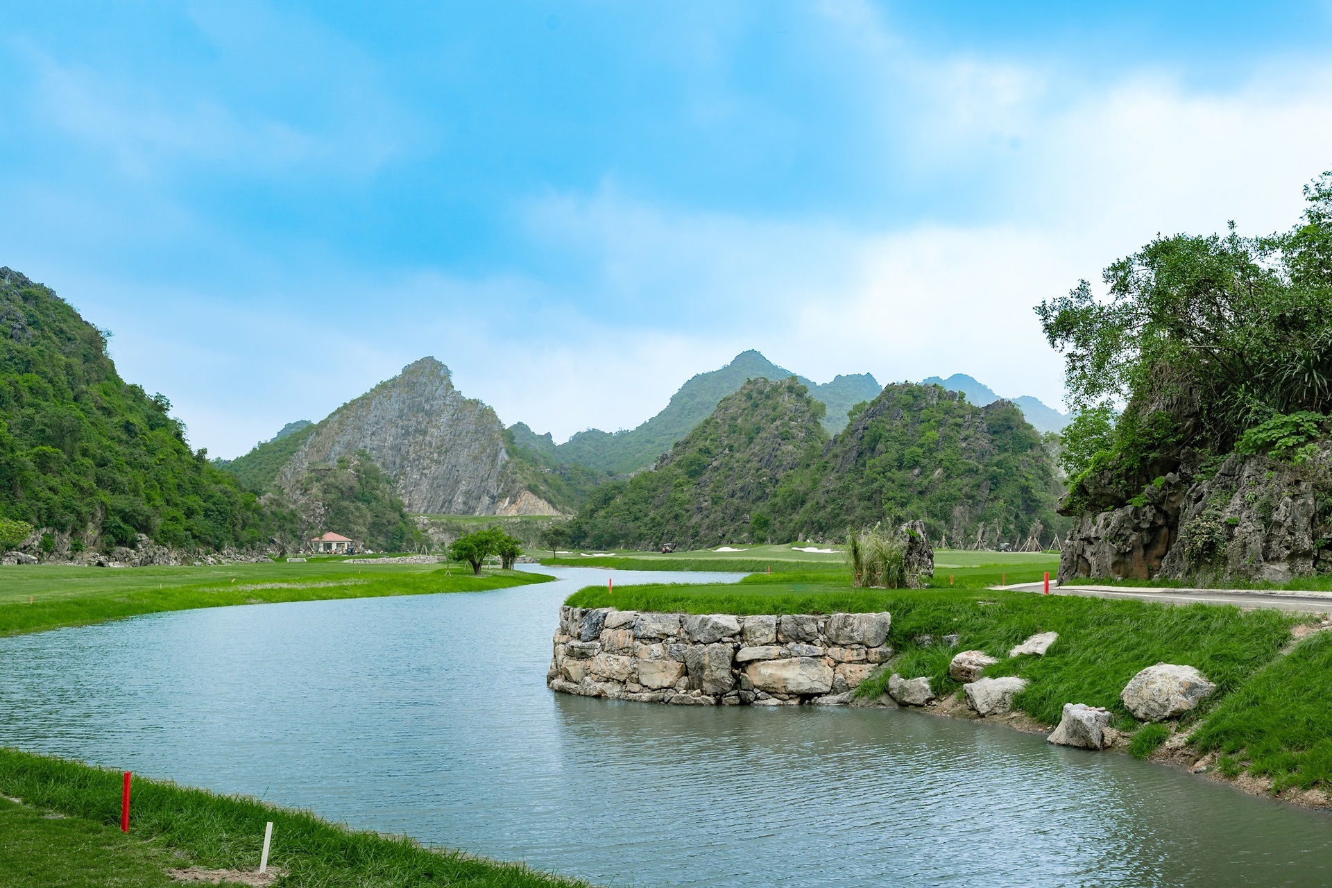 02_Canyon_Course.jpg (927 KB)