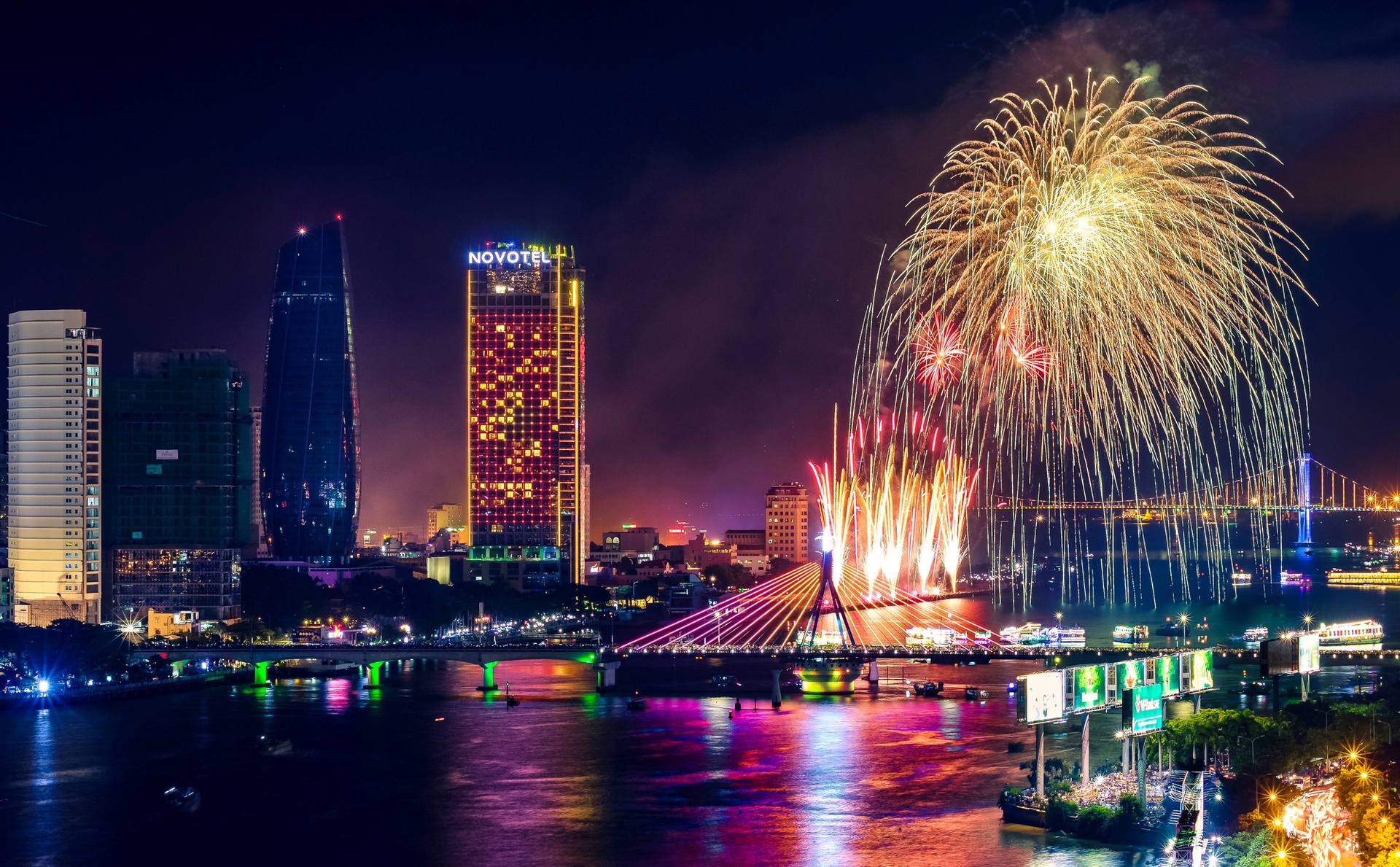 da-nang-ruc-ro-trong-phao-hoa-16776749542431616904342-1677720313439-16777203137332019646347-1677737549488-1677737549658999195504.webp (873 KB)