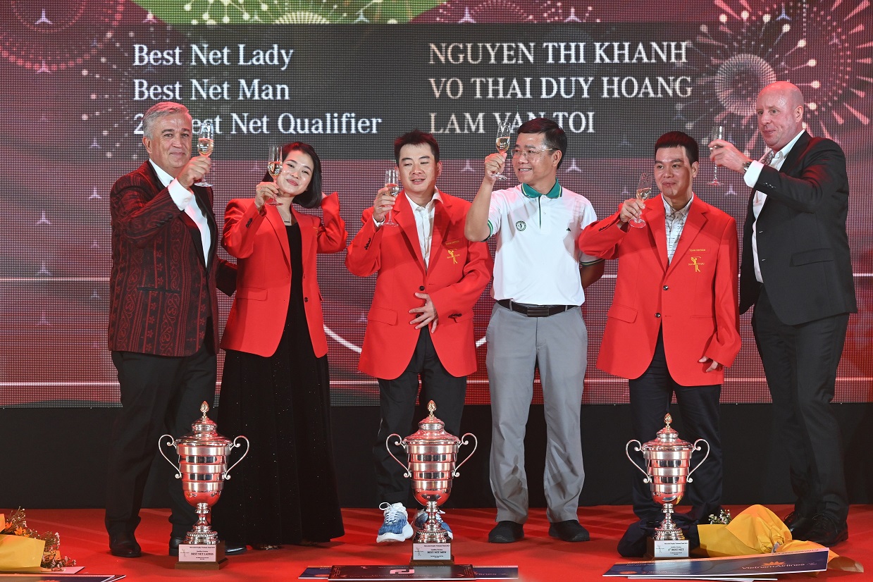Lần đầu tiên Mercedes-Benz Việt Nam cử 3 đại diện tham dự Mercedestrophy World Final tại Đức  