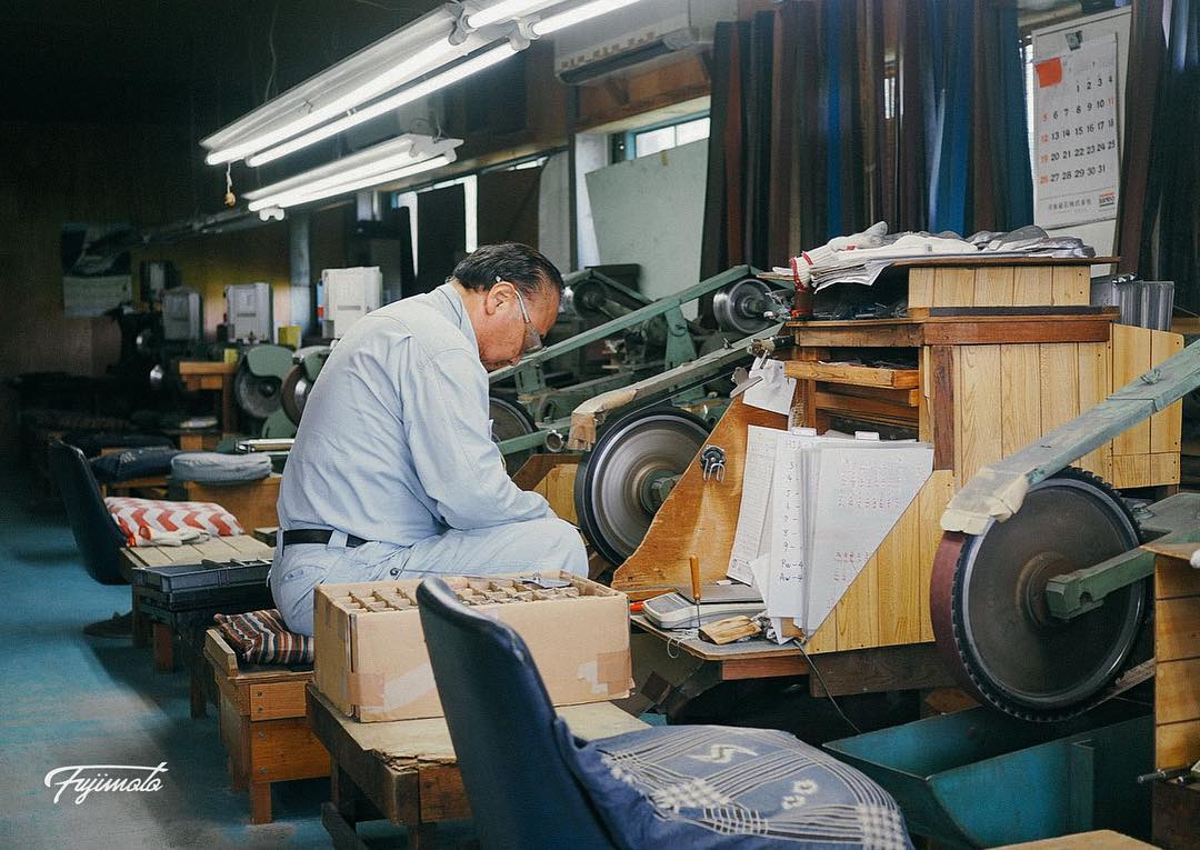 After_45_years_behind_the_belt__the_man_is_still_the_first_to_start_the_noisy_machine_every_morning._#katsuyafujimoto.jpg (125 KB)