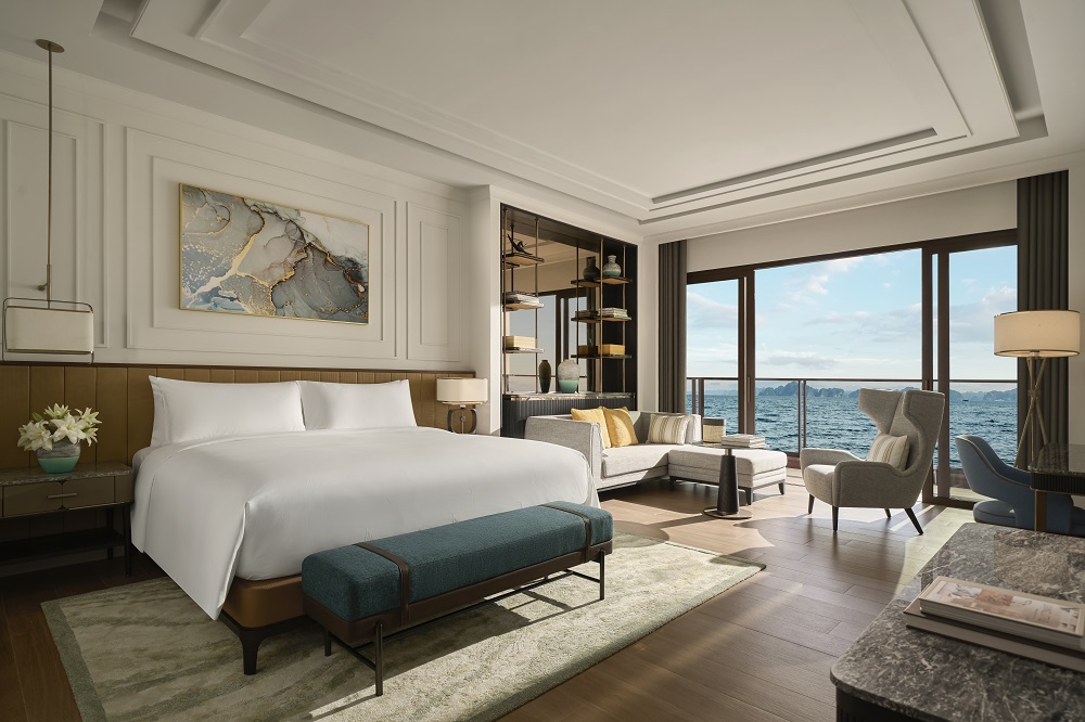 InterContinental_Halong_Bay_Resort_-_Three_Bedroom_Villa_Private_Pool_Beachfront_-_Master_Bedroom.JPG (174 KB)