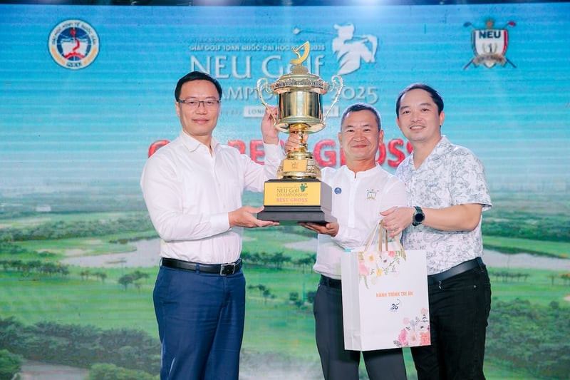 Dỗ_Anh_Dức_win_NEU_Golf_Championship_2025.jpg (118 KB)