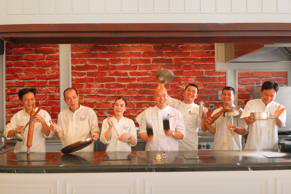 CXRHT_Chef_Phuc__amp;_Team.png (1.30 MB)