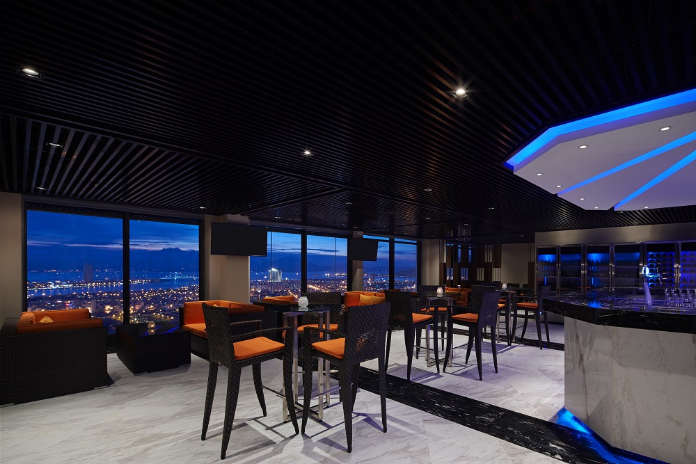 Horizon_Bar_1.jpg (246 KB)