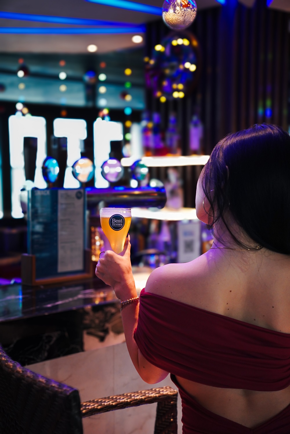 Horizon_Bar_6.jpeg (274 KB)