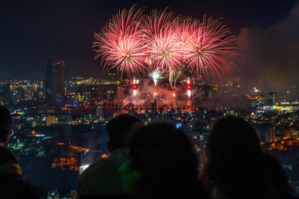 Horizon_Bar_Fireworks_Views.jpeg (256 KB)