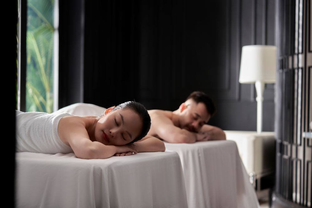 Couple_Spa_Time.jpg (53 KB)