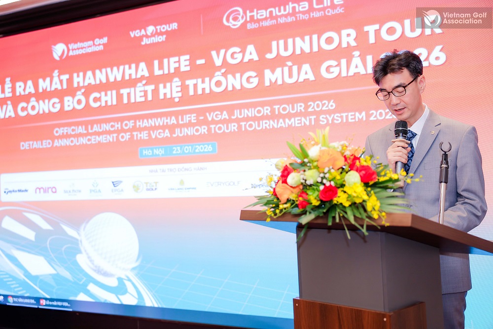 Ong_Hwang_Jun_Hwan_–_Chu_tich_Hoi_dong_Thanh_vien_kiem_Tong_Giam_doc_Hanwha_Life_Viet_Nam_phat_bieu_.jpg (240 KB)