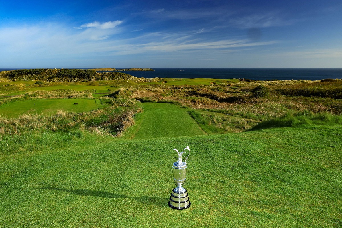 Anh_1-_Cup_tai_san_royal_portrush_cho_the_open_2025_web.jpg (480 KB)